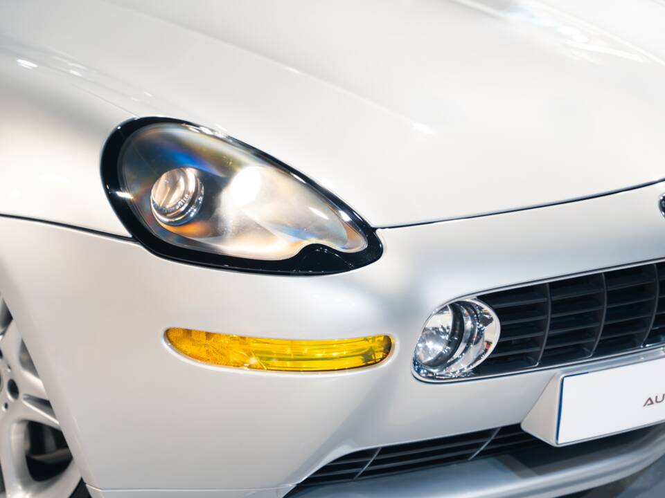 Image 18/41 of BMW Z8 (2002)
