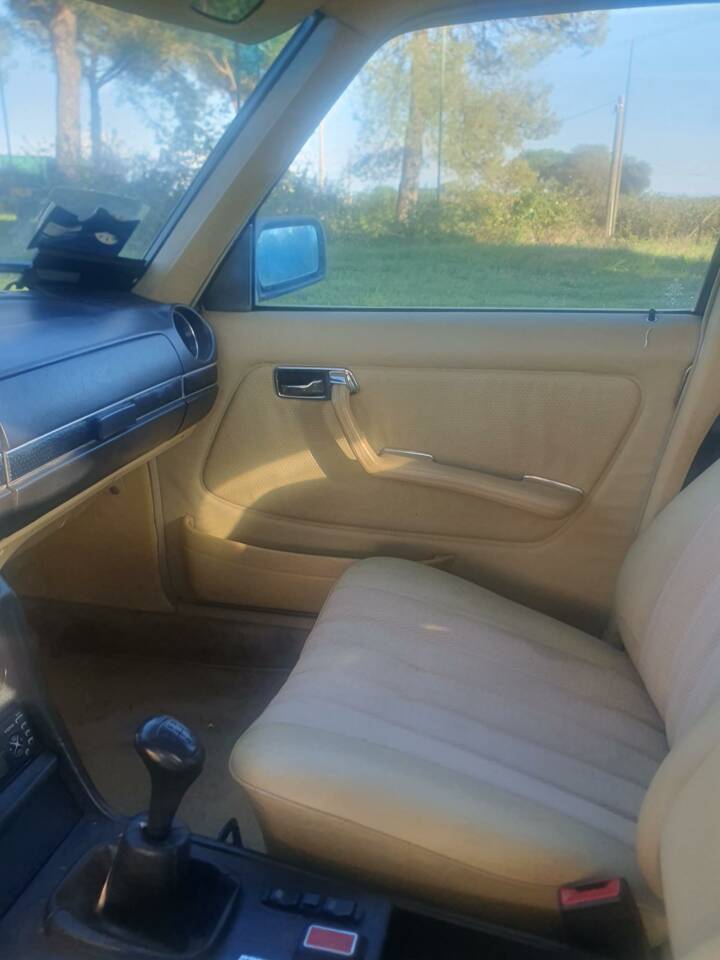 Bild 13/44 von Mercedes-Benz 240 D (1981)