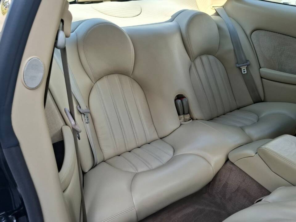 Image 17/23 of Jaguar XK8 4.2 (2005)