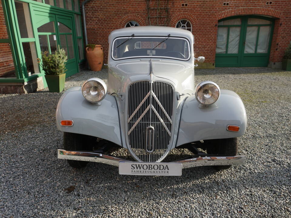 Image 7/17 of Citroën Traction Avant 11 B (1955)