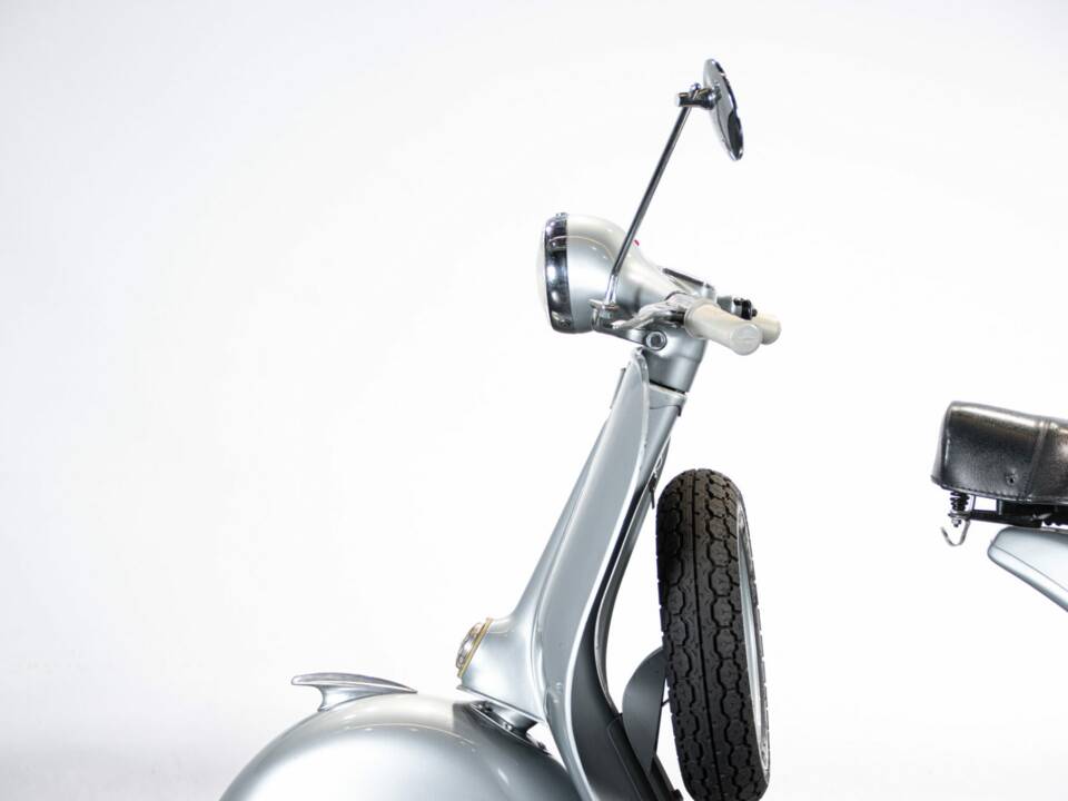 Image 19/45 of Piaggio Vespa 150 (1958)