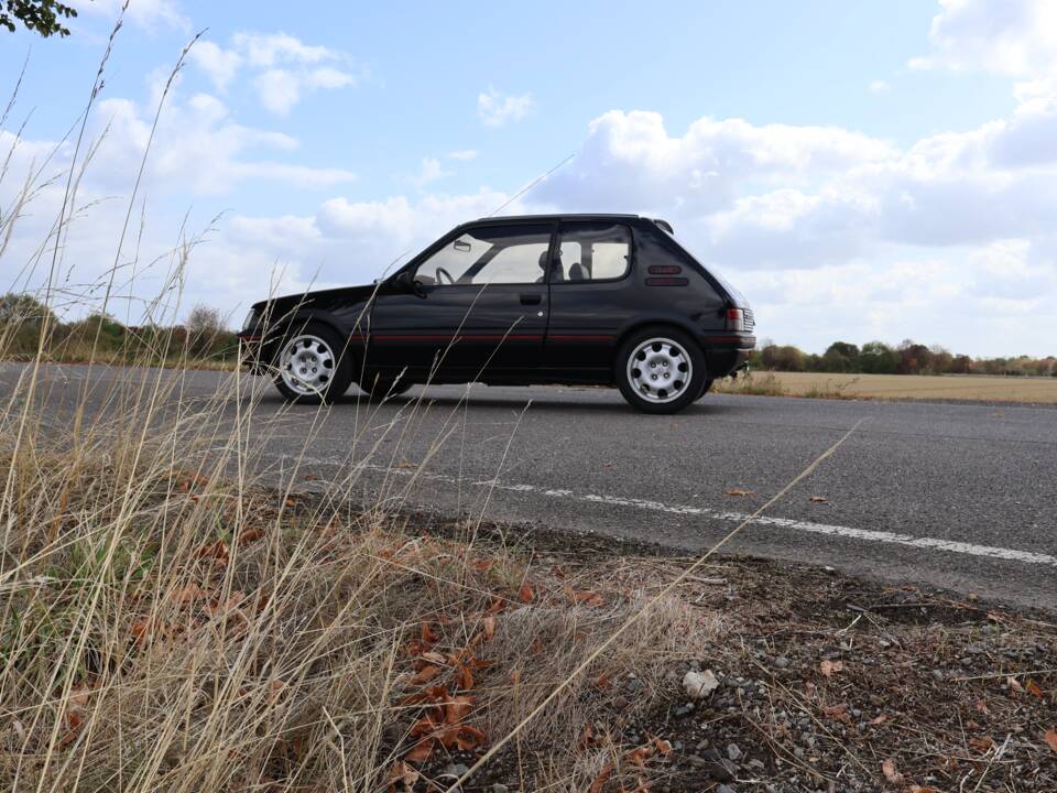 Obraz 39/56 pojazdu Peugeot 205 GTi 1.9 (1991)