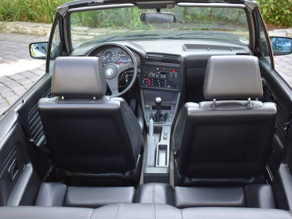 Afbeelding 9/13 van BMW 318i (1993)