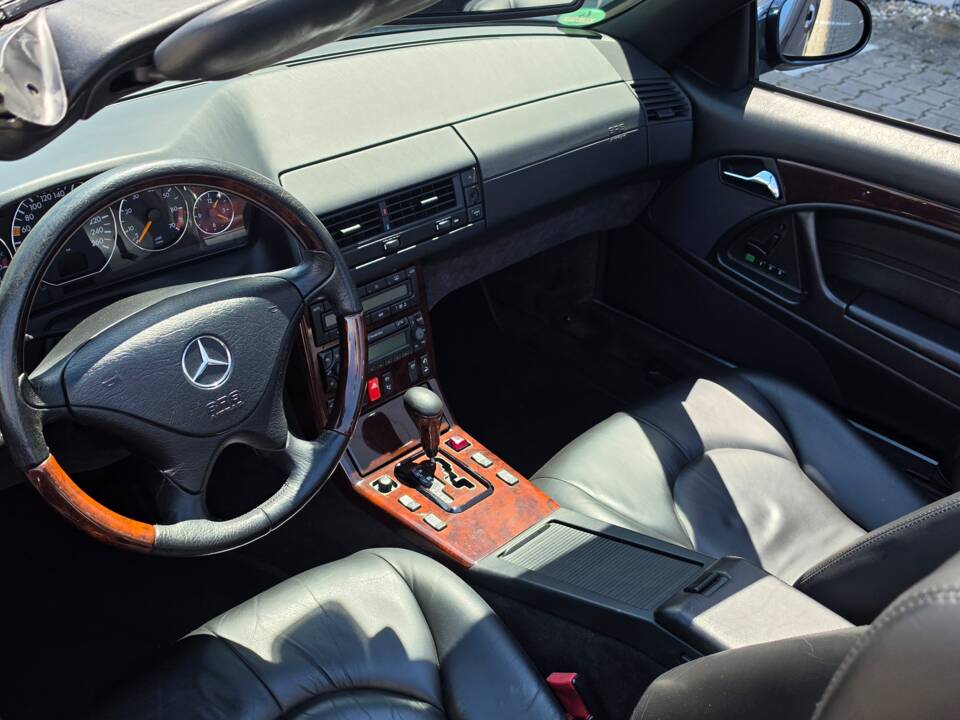 Image 84/100 of Mercedes-Benz SL 500 (1999)