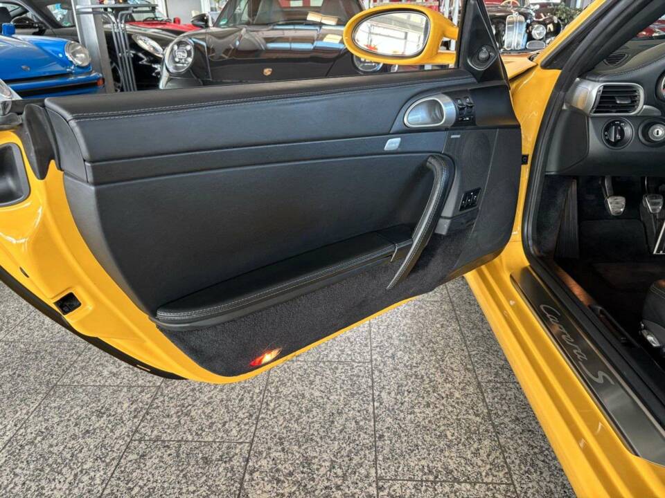 Bild 10/30 von Porsche 911 Carrera 4S (2005)