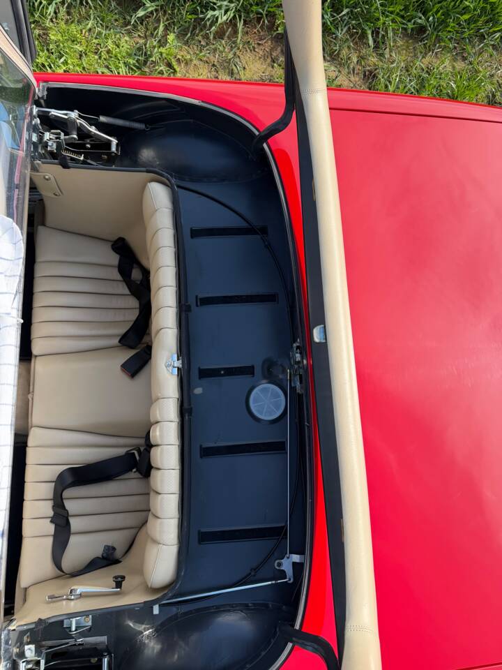 Afbeelding 8/33 van Mercedes-Benz 500 SL (1988)