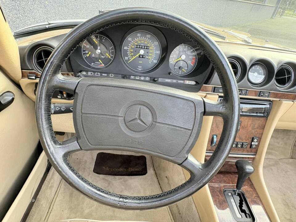 Image 24/50 of Mercedes-Benz 560 SL (1987)