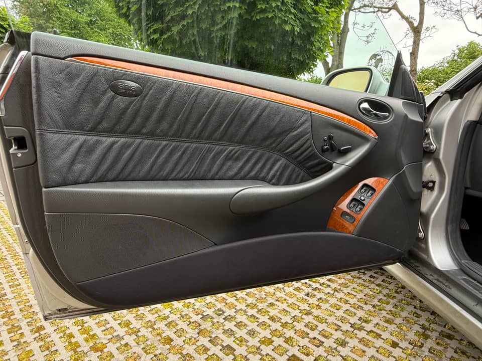 Image 14/27 of Mercedes-Benz CLK 320 (2002)