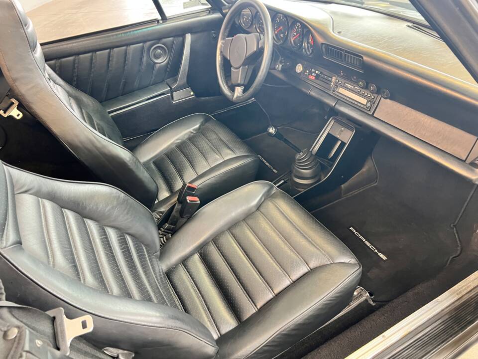 Image 22/71 de Porsche 911 SC 3.0 (1983)