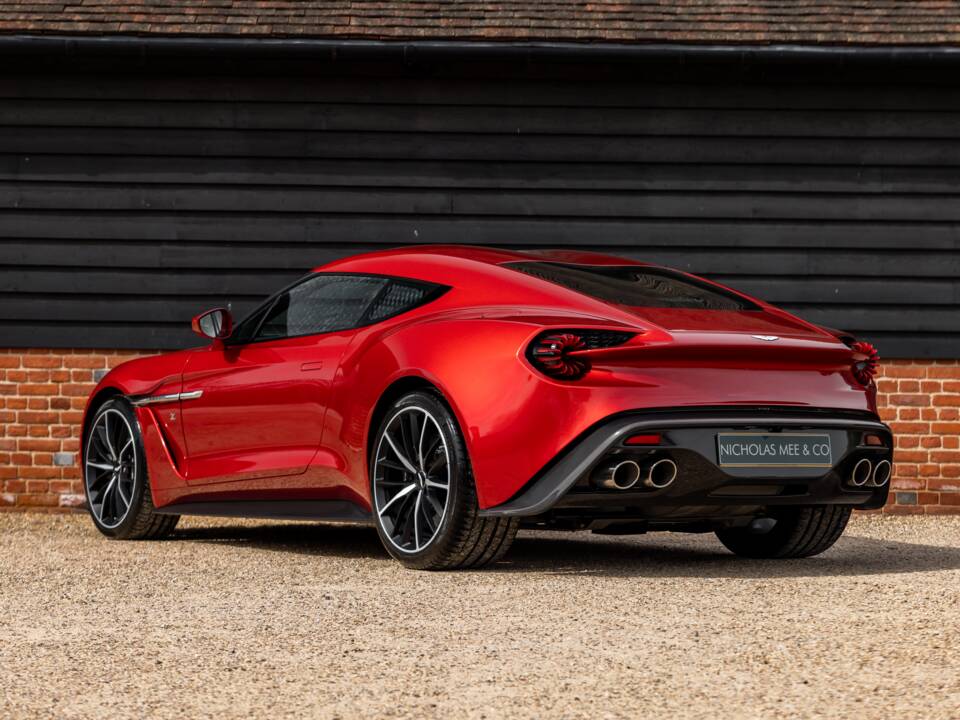 Bild 4/86 von Aston Martin Vanquish Zagato (2016)