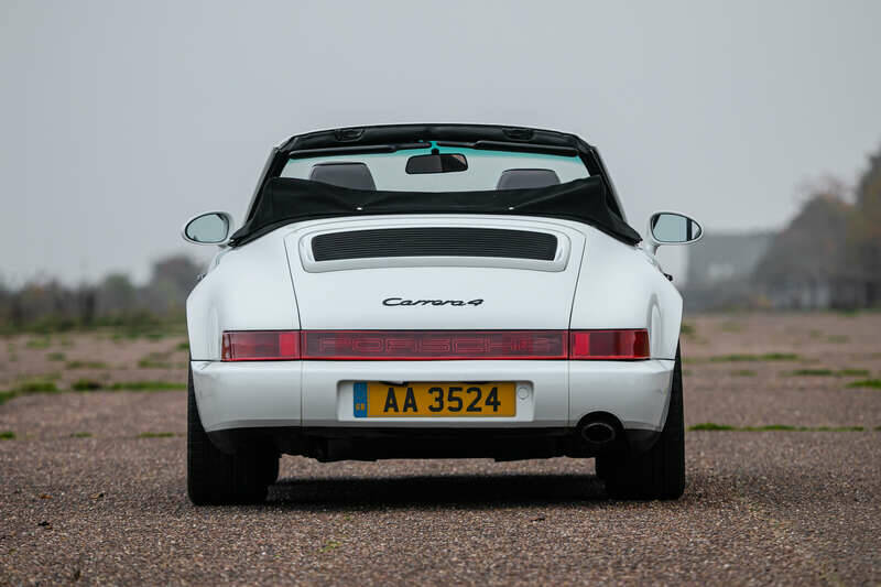 Image 7/38 of Porsche 911 Carrera 4 (1991)