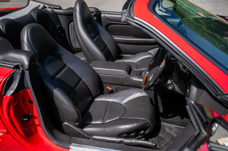 Image 31/33 of Jaguar XK8 4.0 (1999)