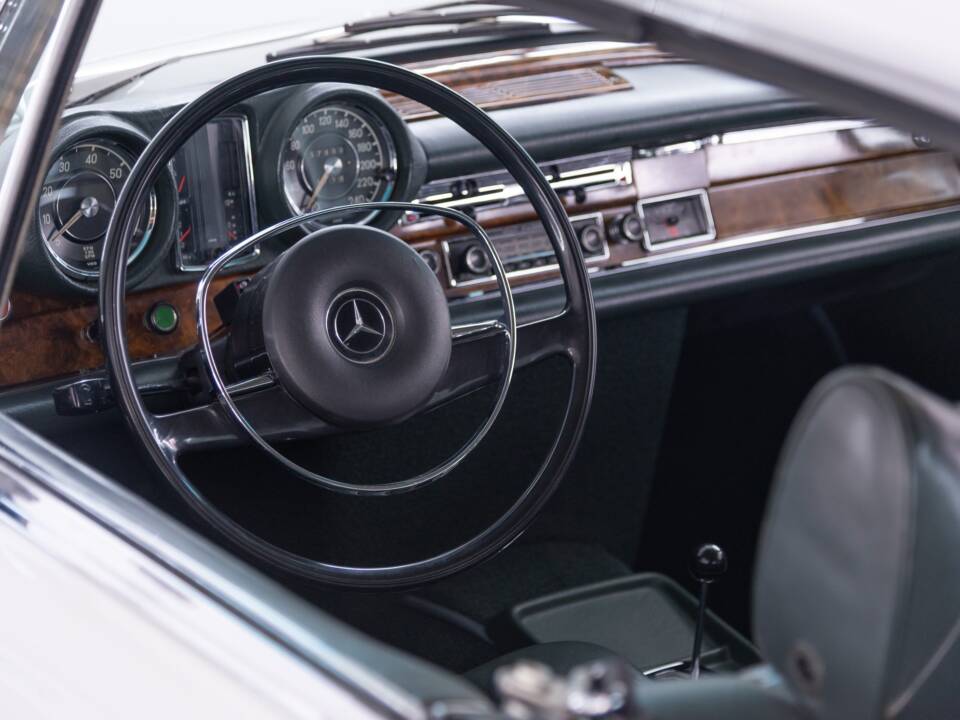 Bild 25/39 von Mercedes-Benz 280 SE 3,5 (1970)