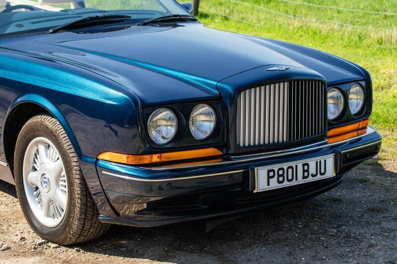 Image 33/50 of Bentley Azure Mulliner (1996)