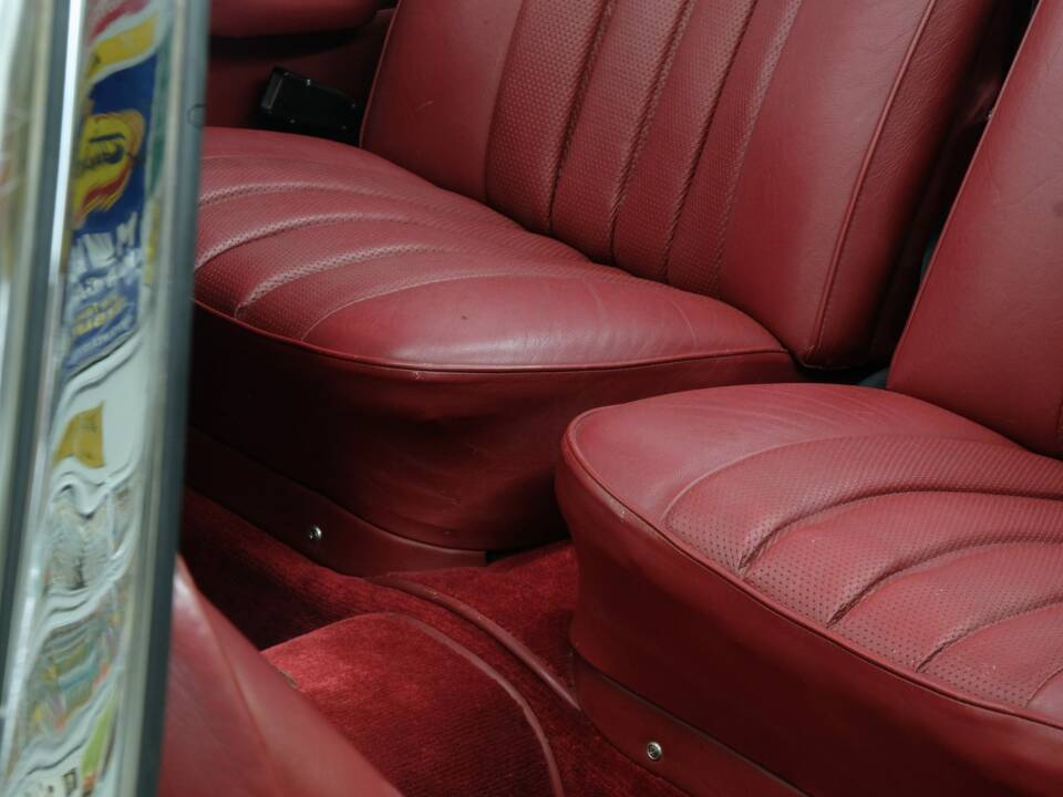 Image 34/50 of Mercedes-Benz 220 SE b (1963)