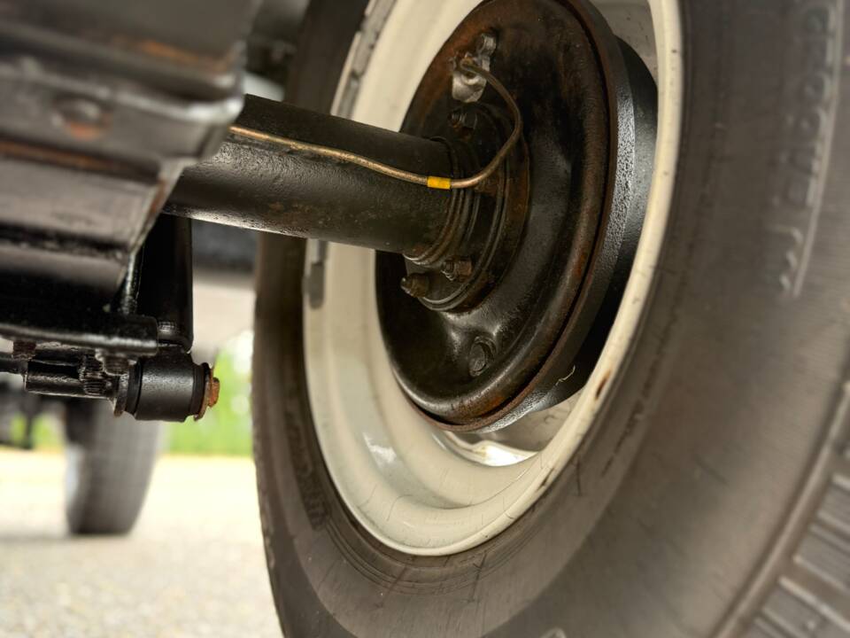 Image 16/20 of Land Rover 88 (1977)