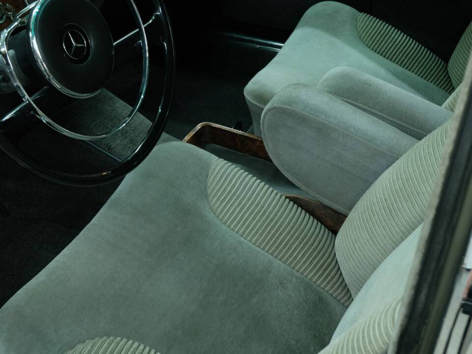 Bild 26/50 von Mercedes-Benz 300 SEL (1967)