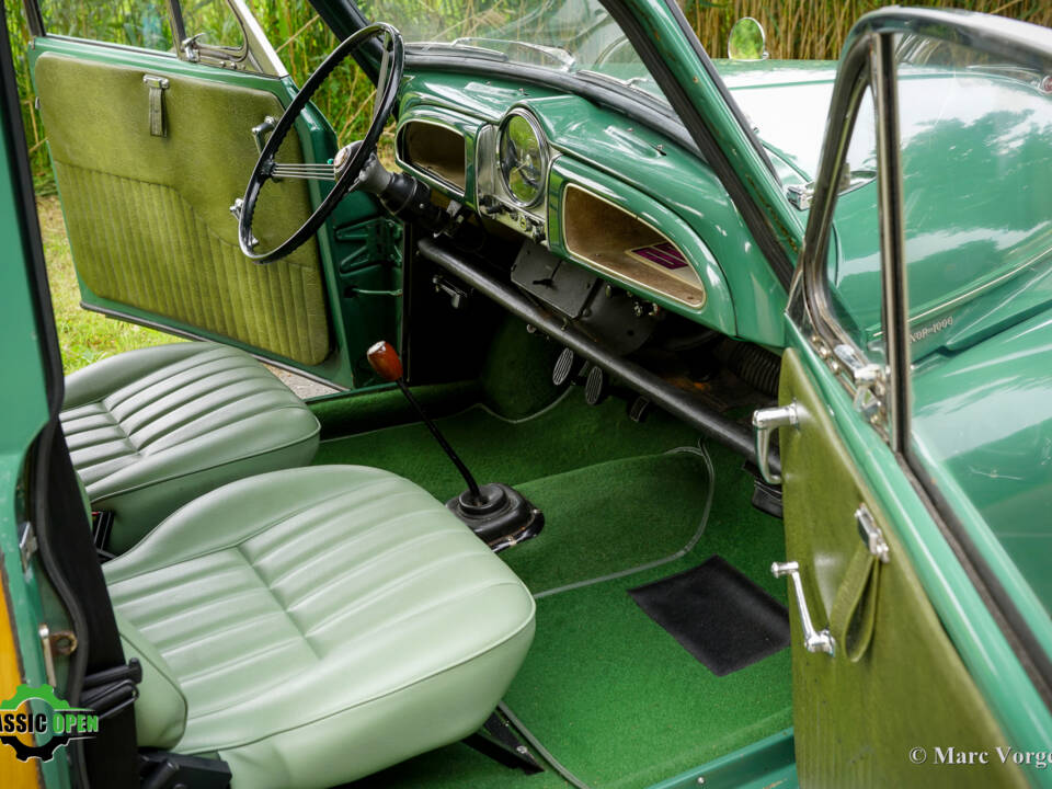 Image 12/43 of Morris Minor 1000 Traveller (1965)