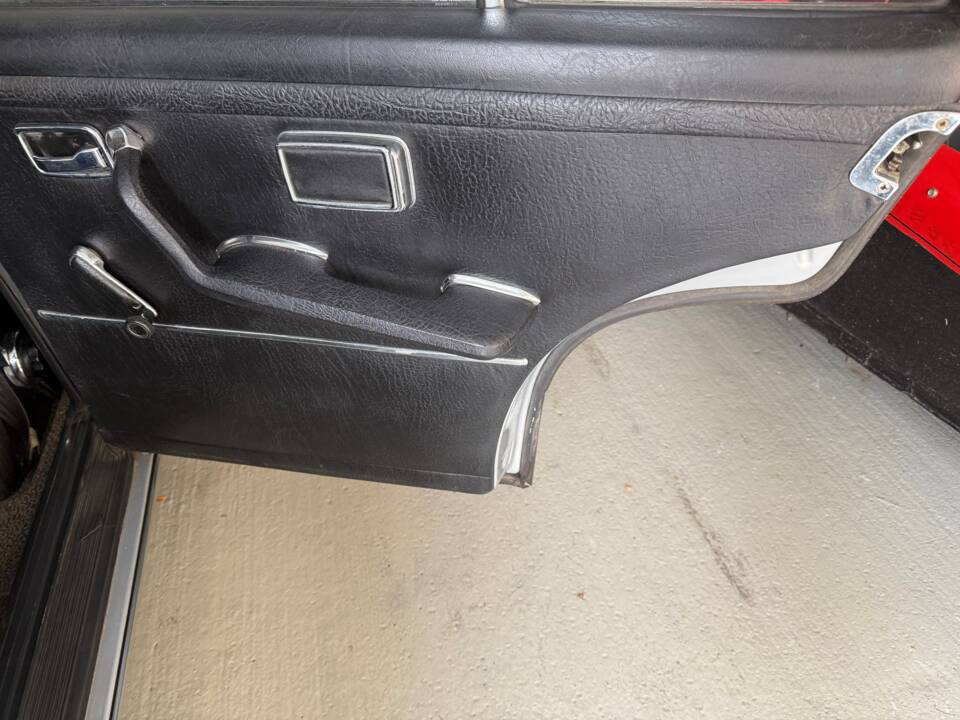 Immagine 23/27 di Mercedes-Benz 280 SE (1971)