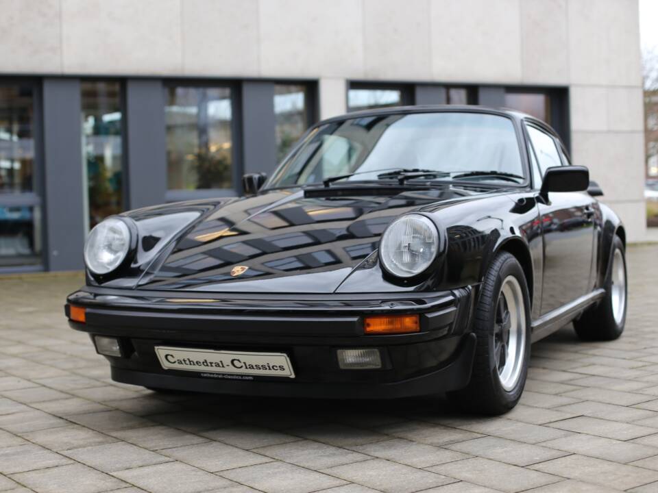 Image 2/43 of Porsche 911 Carrera 3.2 (1985)
