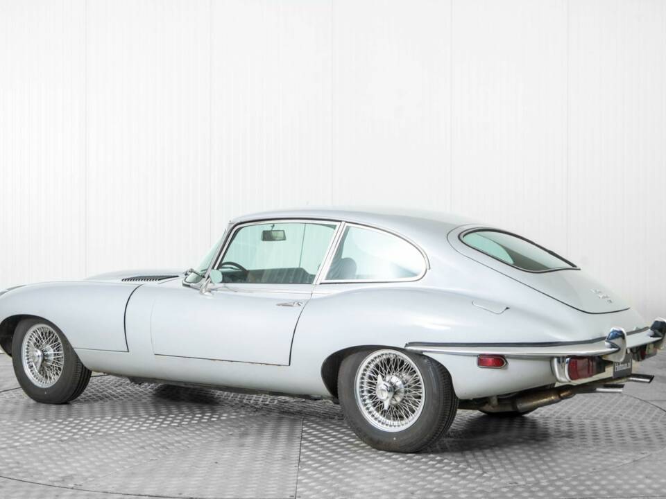 Image 3/47 de Jaguar E-Type (1969)