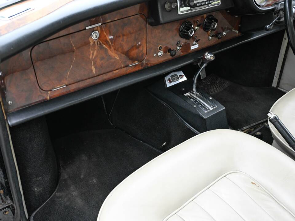 Image 11/40 of Bristol 410 (1968)
