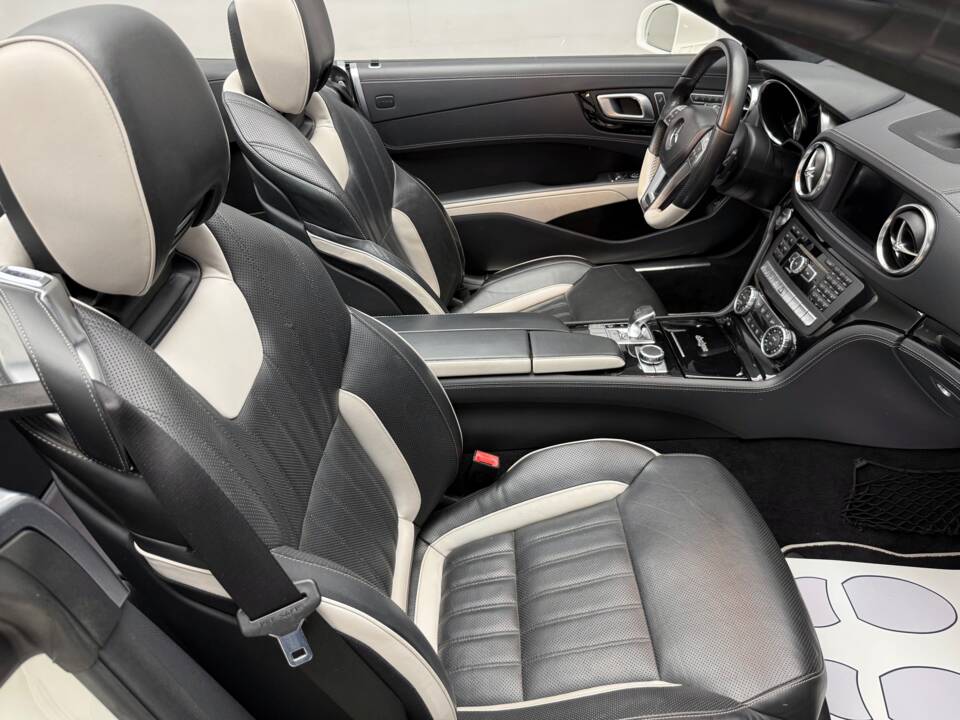 Bild 23/26 von Mercedes-Benz SL 500 (2015)