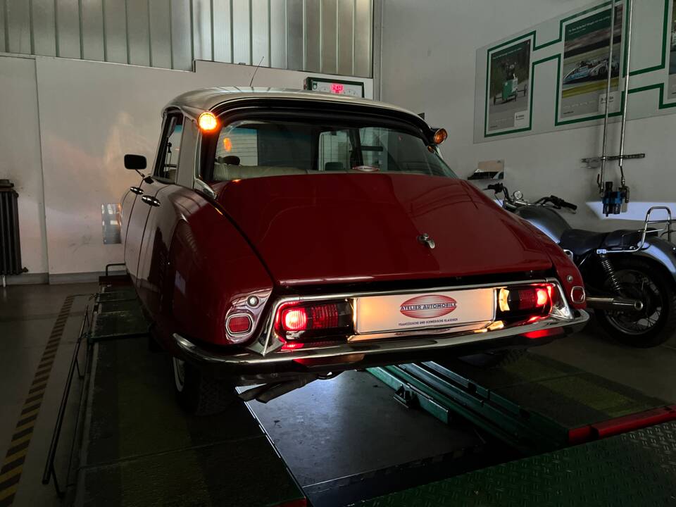 Image 37/37 of Citroën ID 19 (1967)