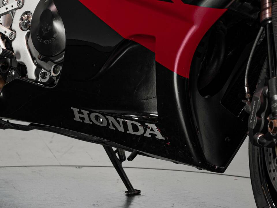 Image 22/34 of Honda DUMMY (2002)