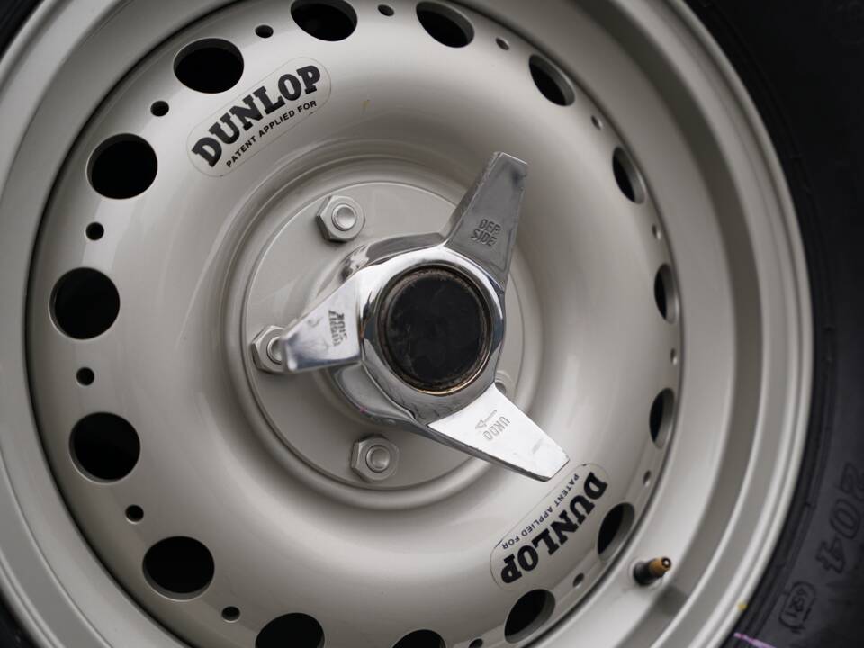 Image 42/50 of Lister Knobbly (1959)