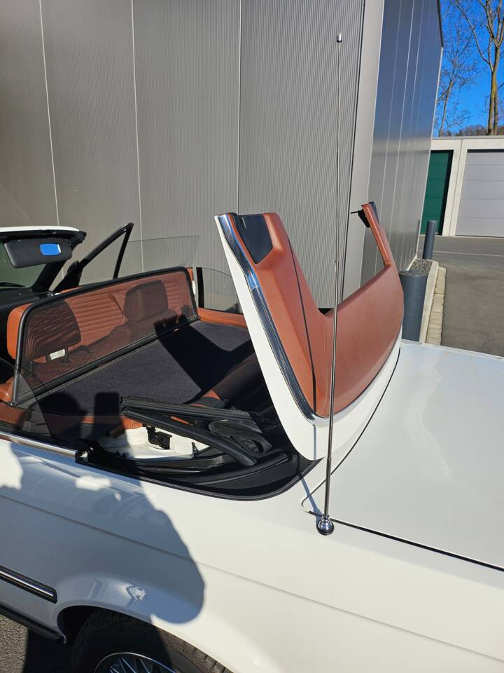 Immagine 8/67 di BMW 320i (1990)