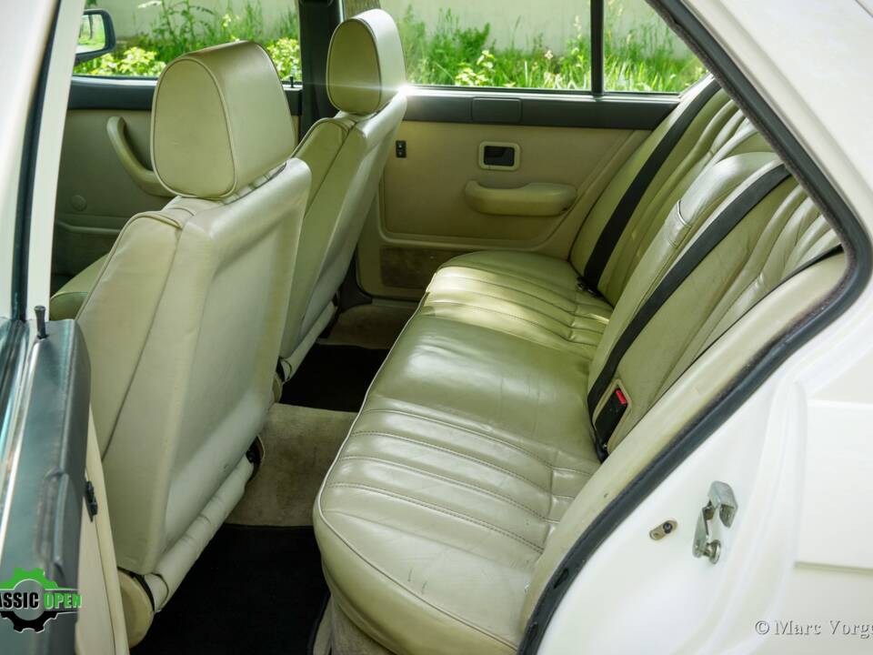 Image 20/51 of BMW M 535i (1985)