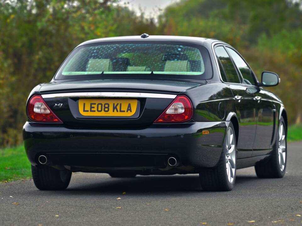 Image 10/50 of Jaguar XJ 8 4.2 (2008)