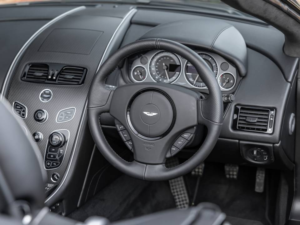 Image 42/50 de Aston Martin V12 Vantage AMR (2018)