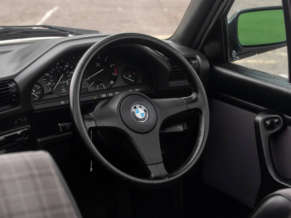 Image 30/50 of BMW 320i (1987)