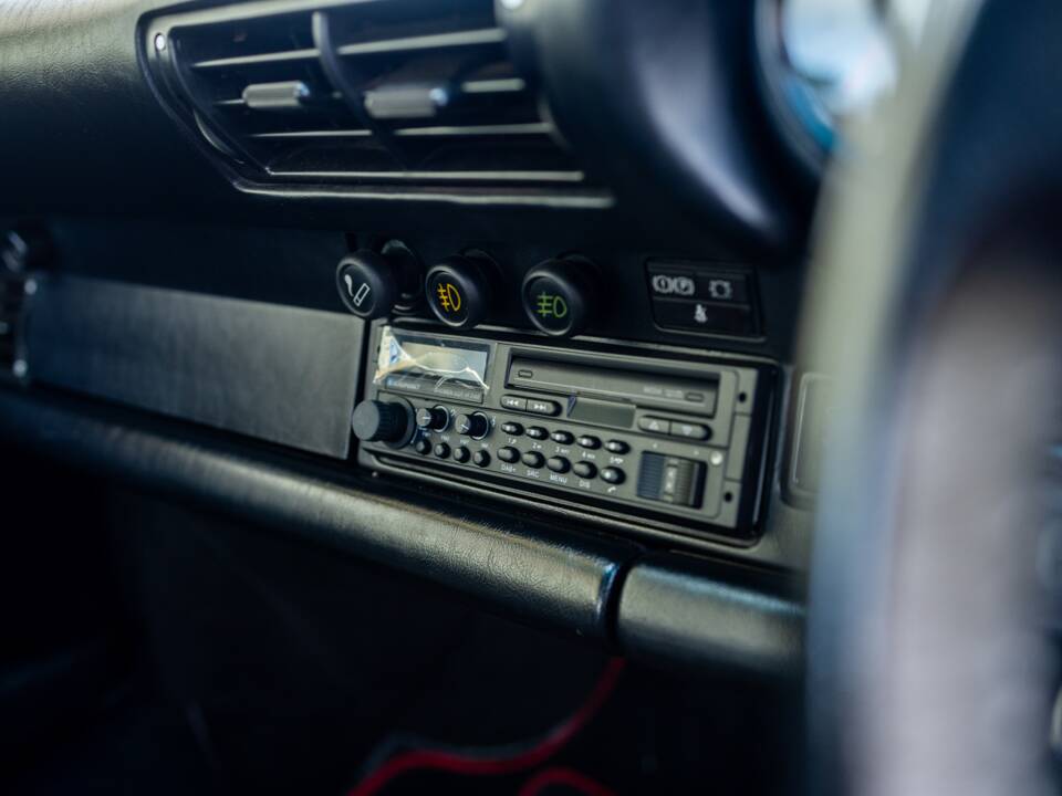 Bild 34/50 von Porsche 911 Carrera 3.2 (1989)