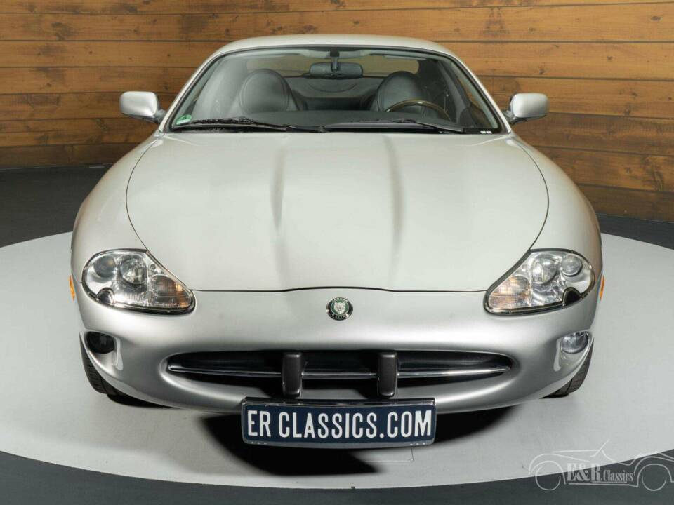 Bild 16/19 von Jaguar XK8 4.0 (2000)