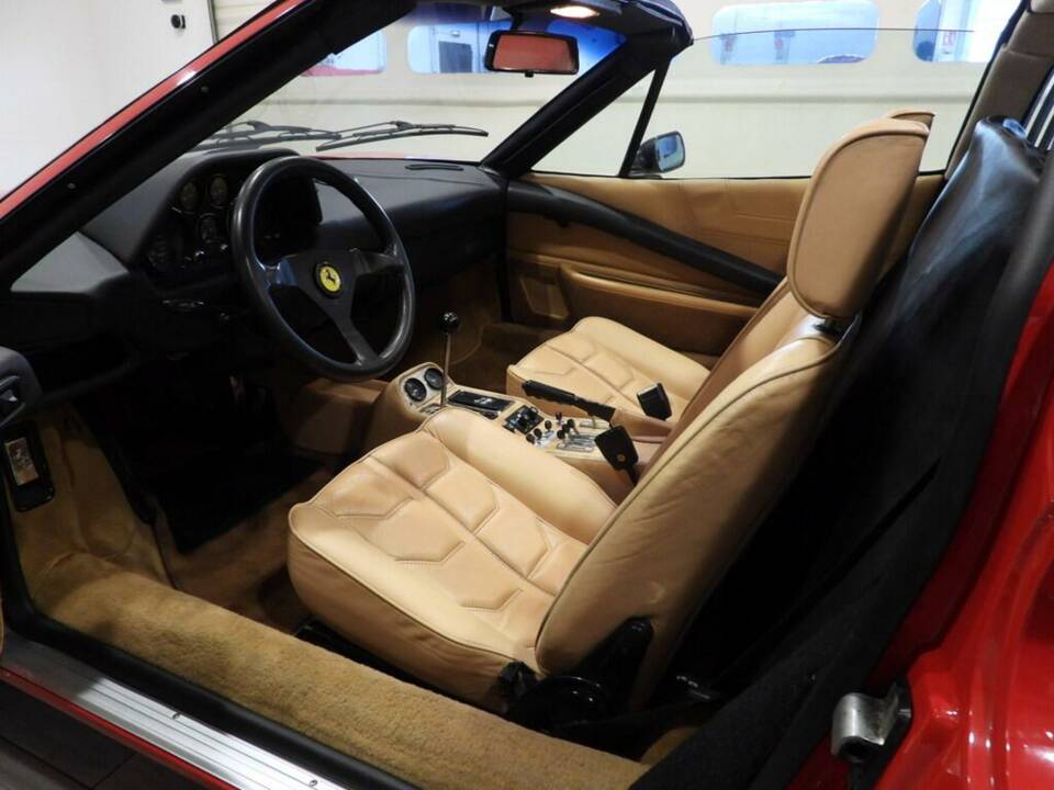 Afbeelding 3/10 van Ferrari 308 GTSi Quattrovalvole (1984)