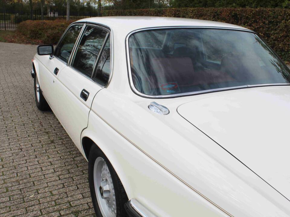Bild 21/68 von Jaguar XJ 6 4.2 (1985)