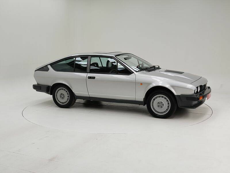 Bild 3/15 von Alfa Romeo GTV 6 2.5 (1982)