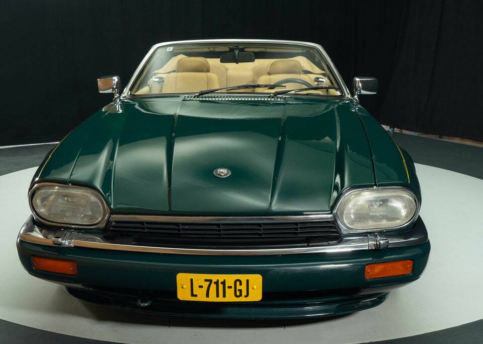 Image 4/8 of Jaguar XJS 4.0 (1994)
