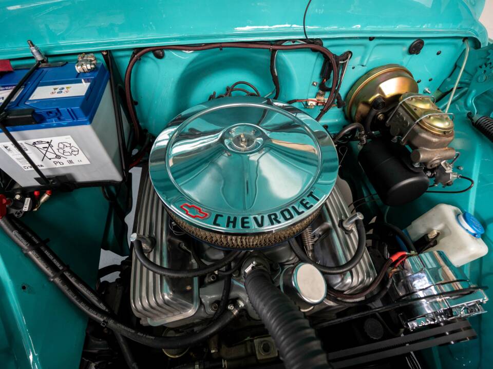 Image 21/38 of Chevrolet Apache Stepside (1958)