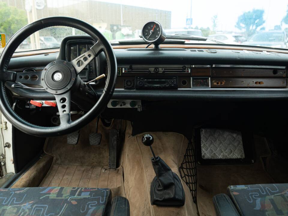 Image 32/50 of Mercedes-Benz 220 S b (1967)