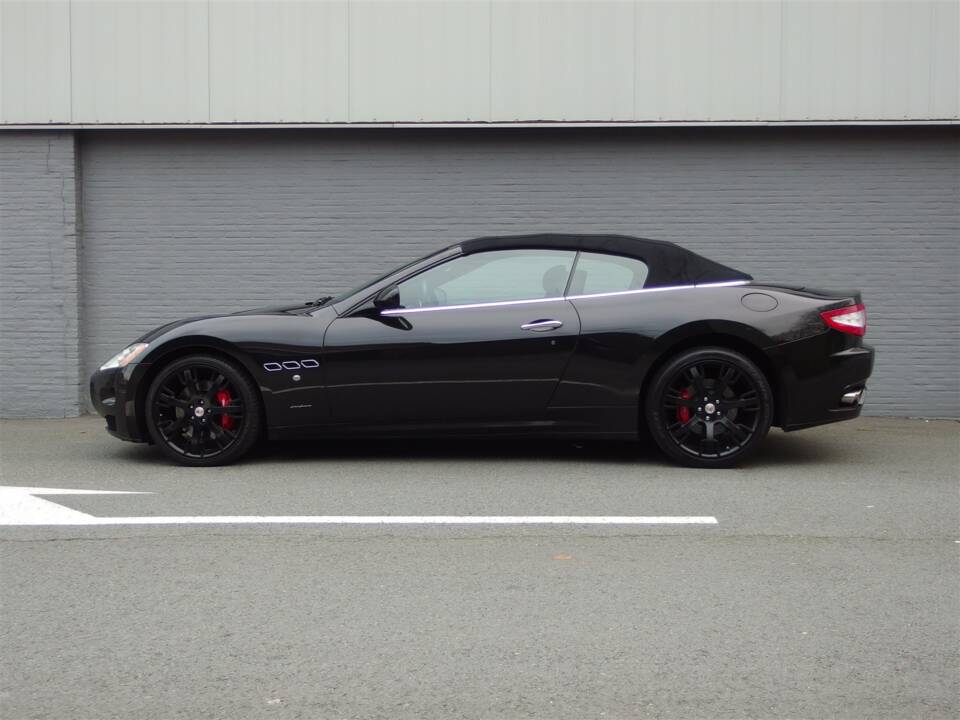 Immagine 6/93 di Maserati GranCabrio 4.7 (2010)
