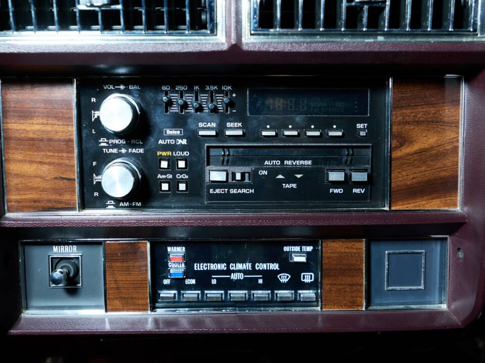 Image 40/58 of Cadillac Brougham Elegance (1988)