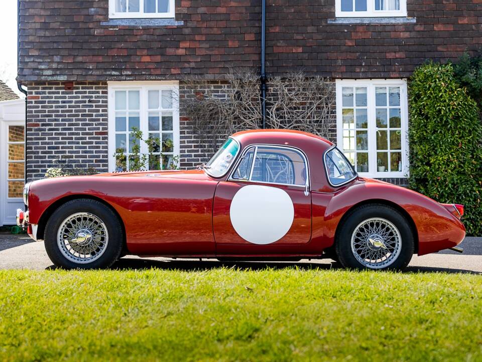 Image 2/50 de MG MGA 1500 (1957)