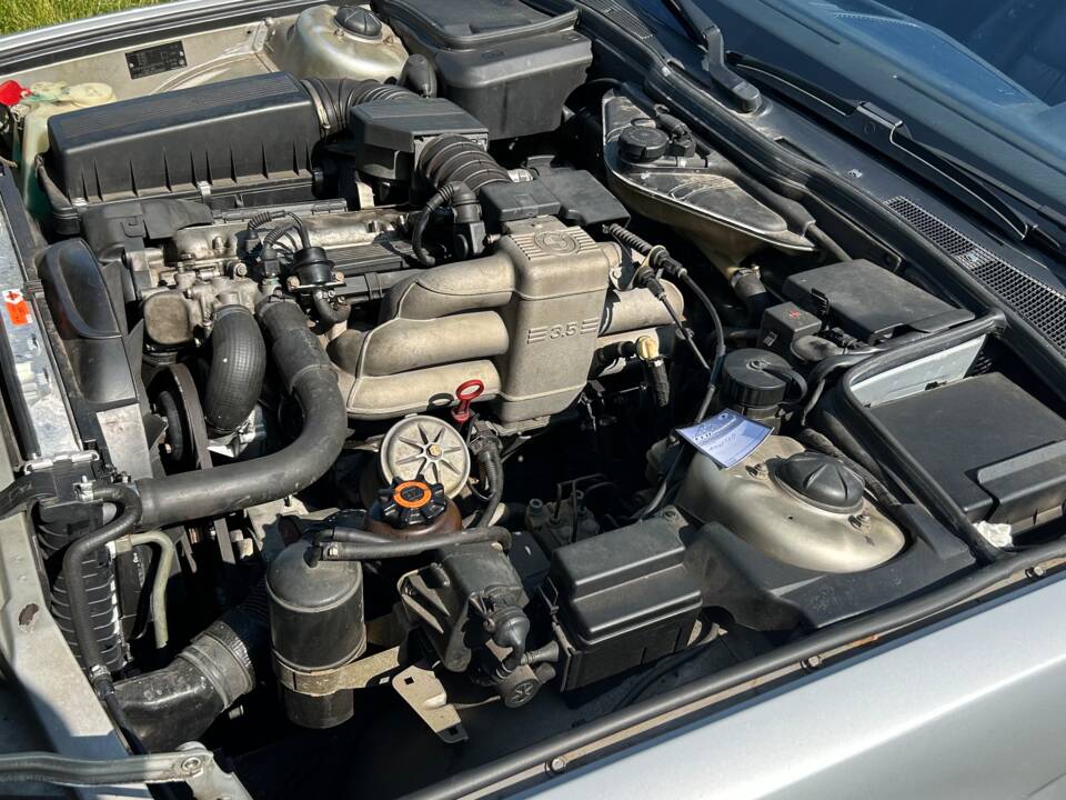 Image 29/33 de BMW 735i (1990)