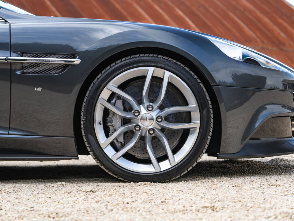 Image 32/35 of Aston Martin Vanquish (2017)