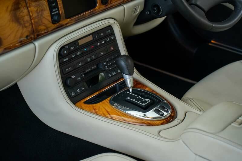 Afbeelding 25/50 van Jaguar XKR (2006)