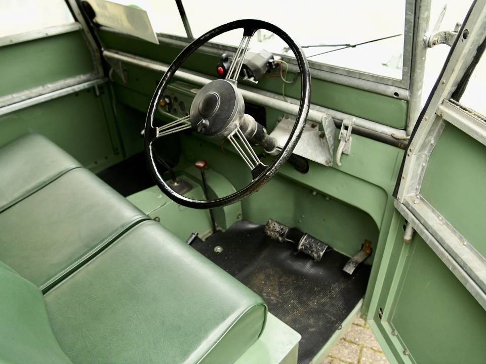 Image 33/44 of Land Rover 80 (1949)